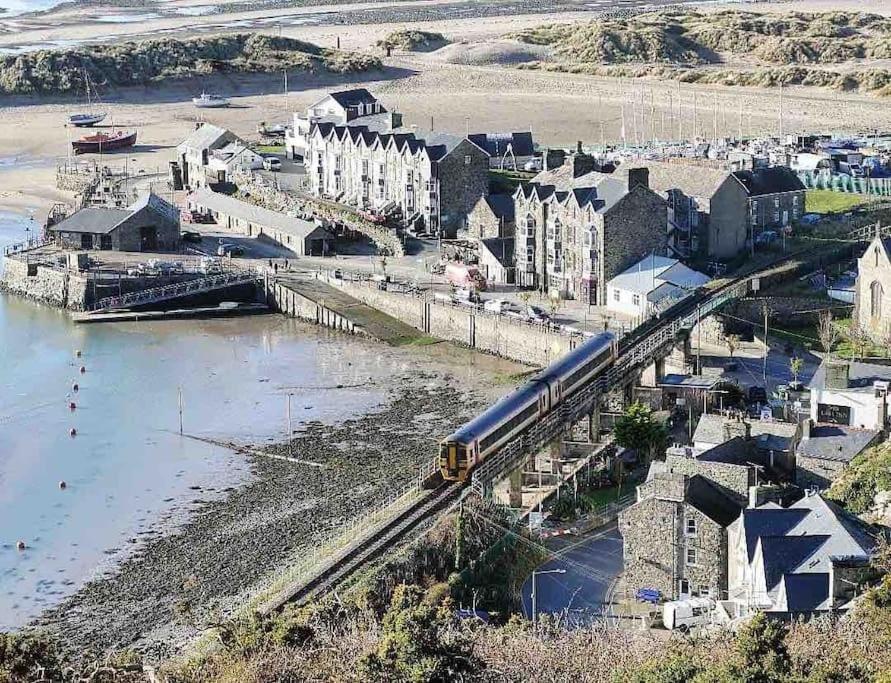 Harbourside 2 Bed Apartment, Barmouth Bridge Views エクステリア 写真